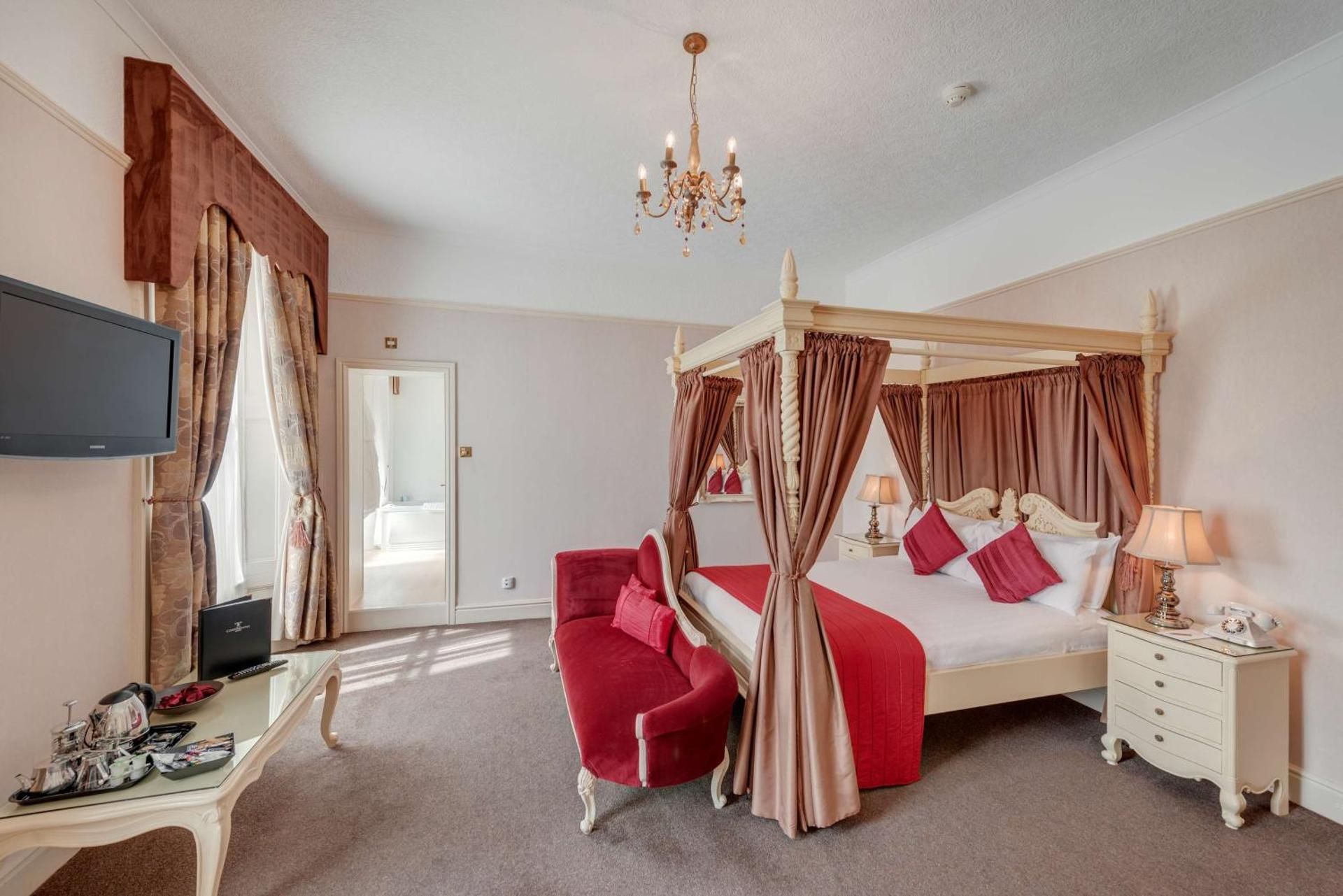Double Room with Four Poster Bed and Spa Bath