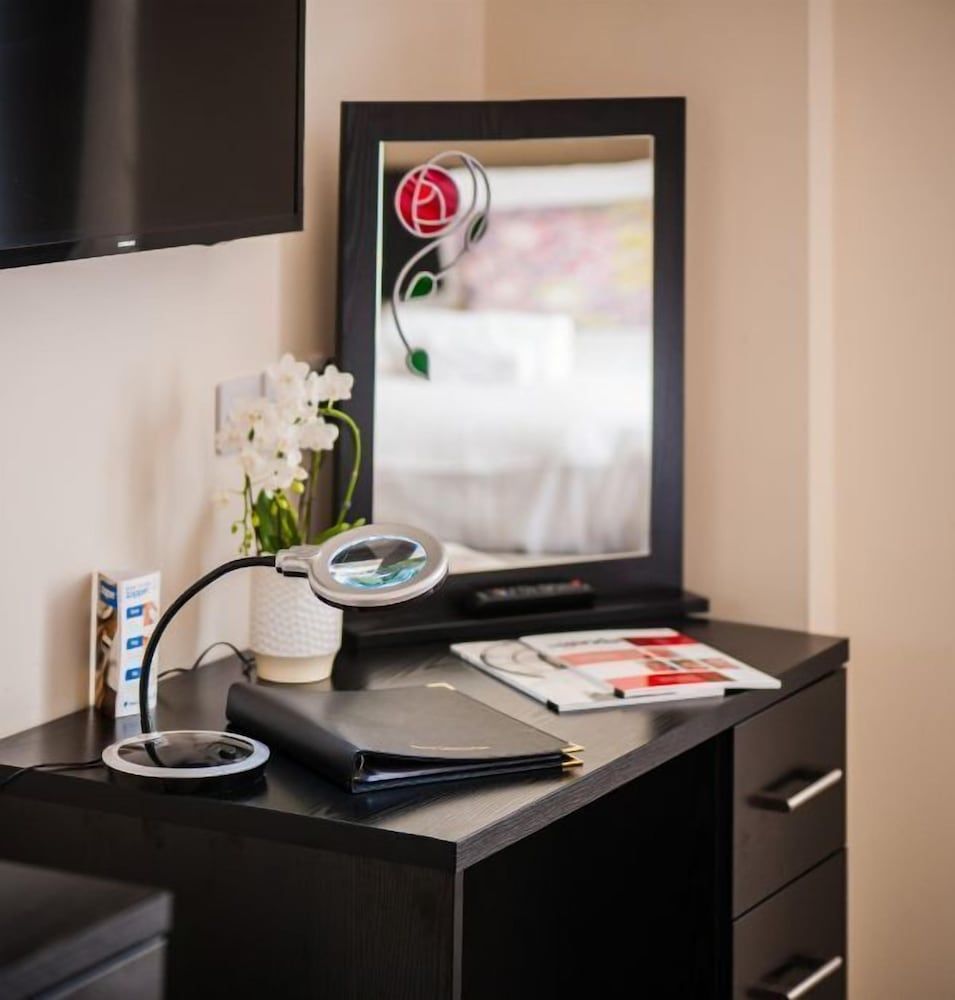 Mannin Hotel Business Double or Twin Room, Accessible, Partial Sea View 4