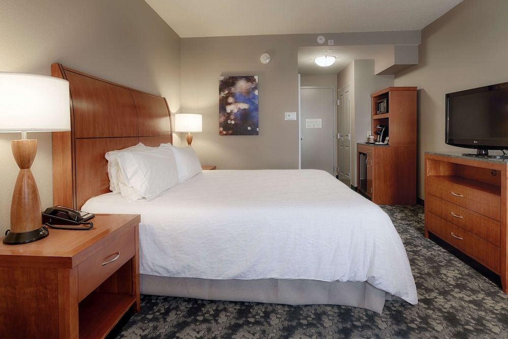 Room, 1 King Bed (Drinks & Snacks)