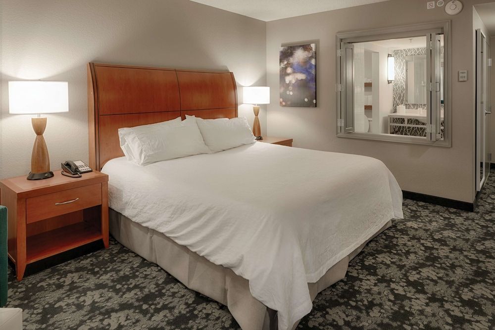 One King Bed, Non-Smoking, with Jetted Tub