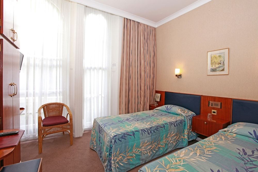 Mitre House Hotel Twin Room