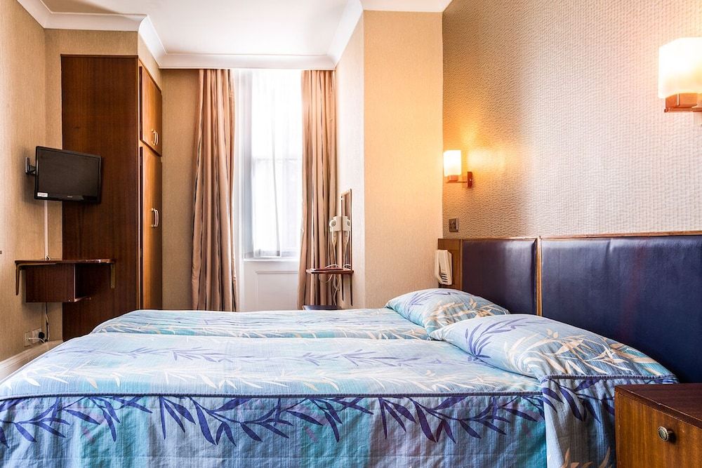 Mitre House Hotel Twin Room 2