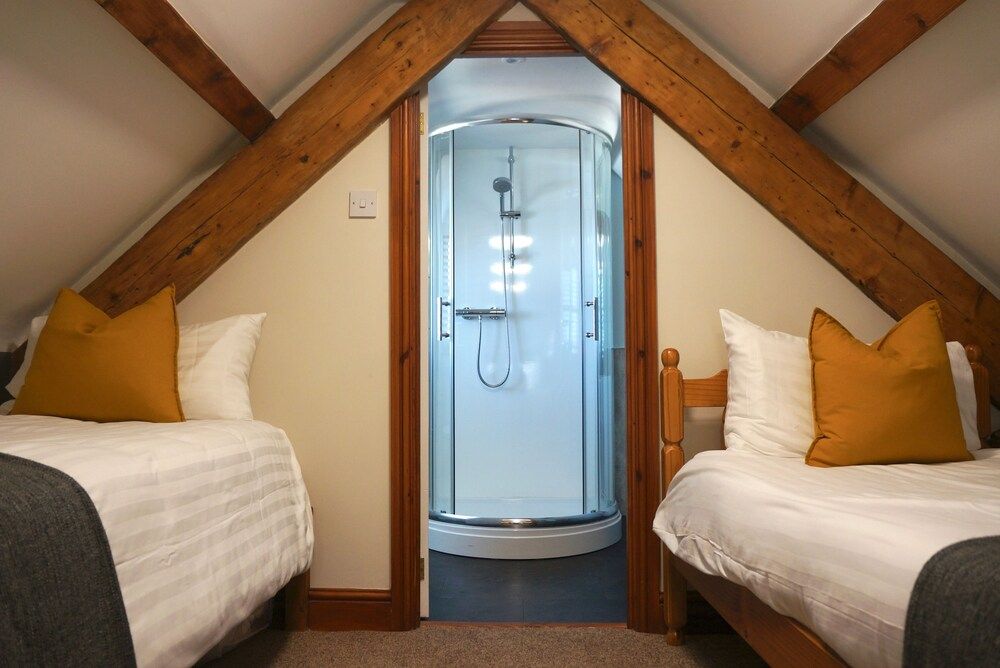 Superior Quadruple Room, Ensuite (Cwm)
