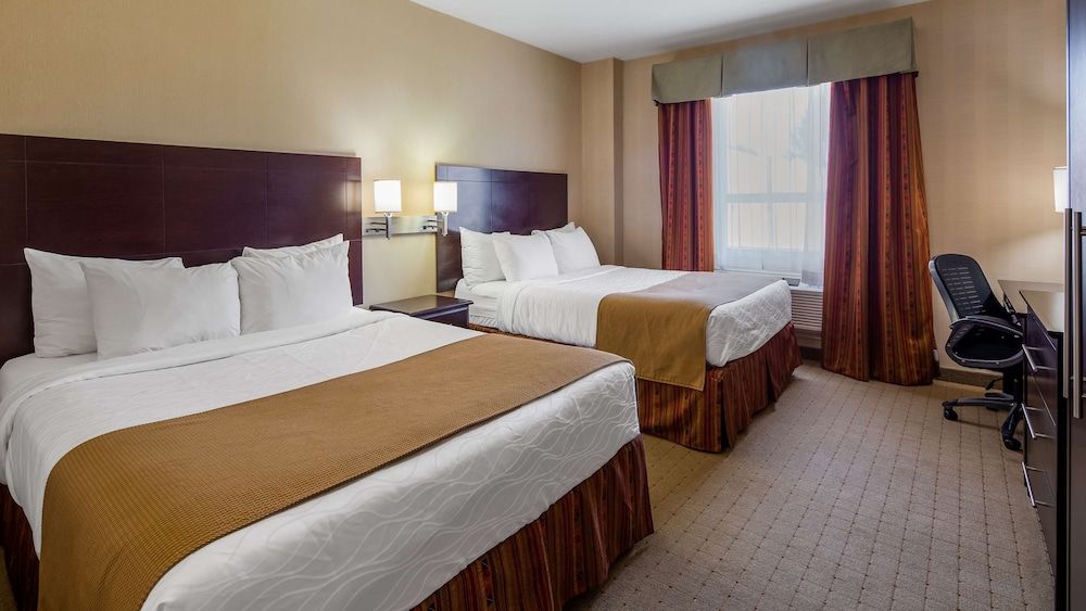 Best Western Plus Bowmanville Standard Room, 2 Queen Beds, Non Smoking, Microwave 2