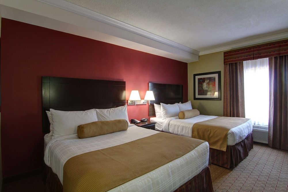 Best Western Plus Bowmanville Standard Room, 2 Queen Beds, Non Smoking, Microwave 4