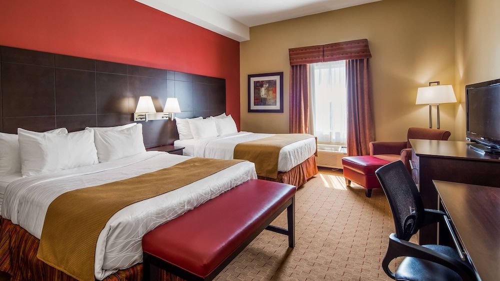 Best Western Plus Bowmanville Standard Room, 2 Queen Beds, Non Smoking, Microwave 3