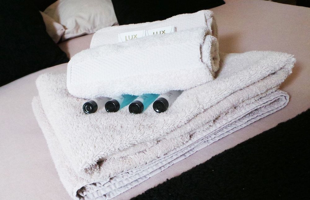 Mary House Double Room, Ensuite 3