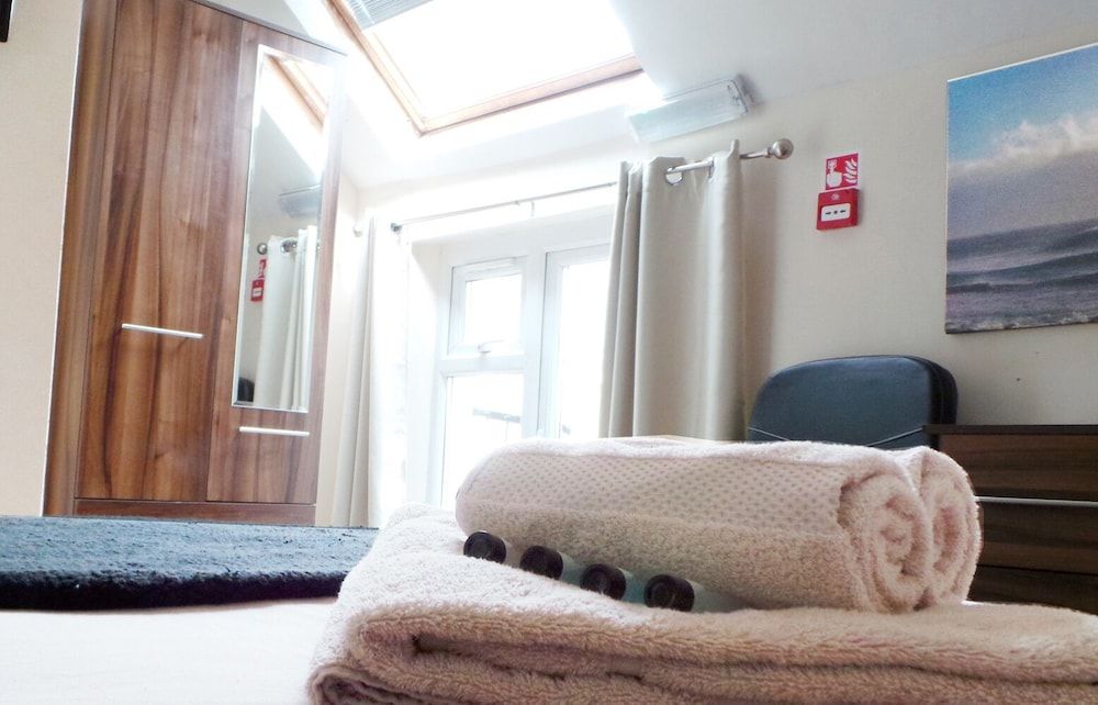 Mary House Double Room, Ensuite 4