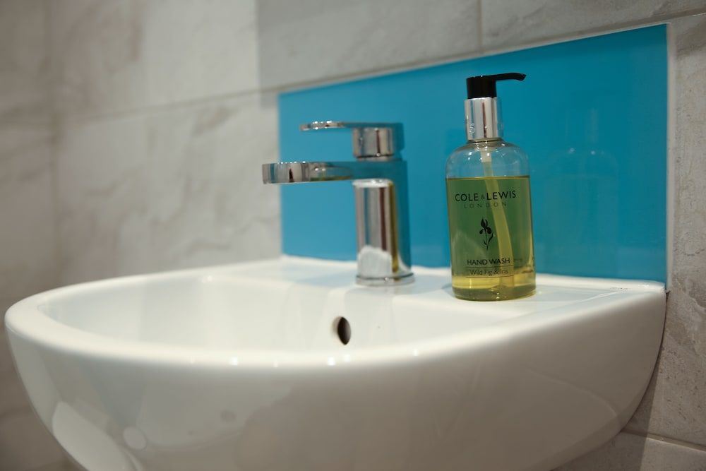 The Greyhound Inn & Hotel Family Double Room, Multiple Beds, Garden View 6