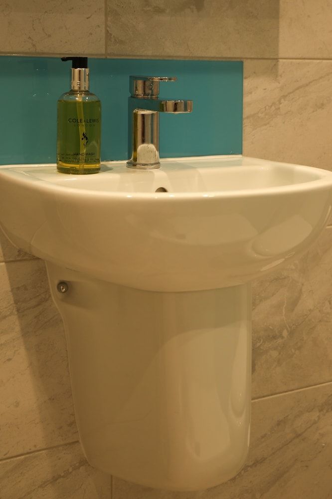 The Greyhound Inn & Hotel Family Double Room, Multiple Beds, Garden View 5