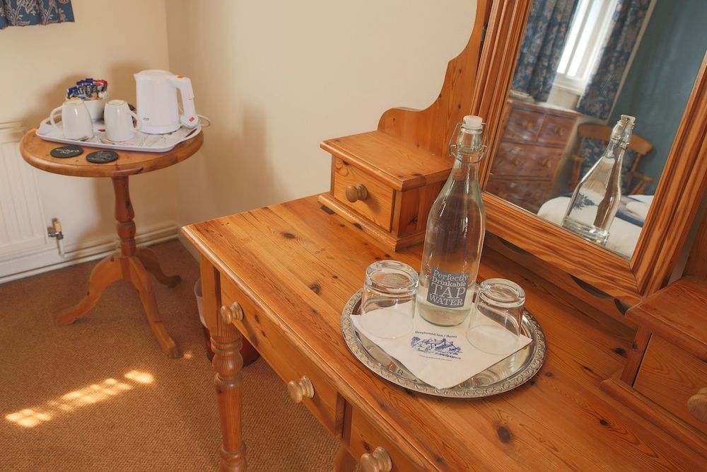 The Greyhound Inn & Hotel Family Double Room, Multiple Beds, Garden View 7