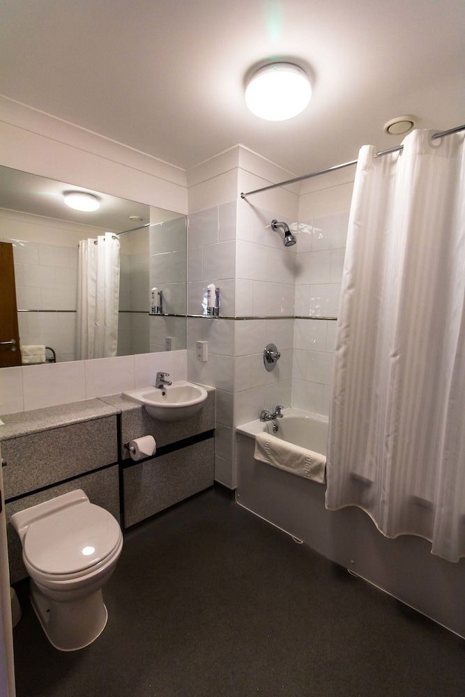 Padbrook Park Superior Double Room 3