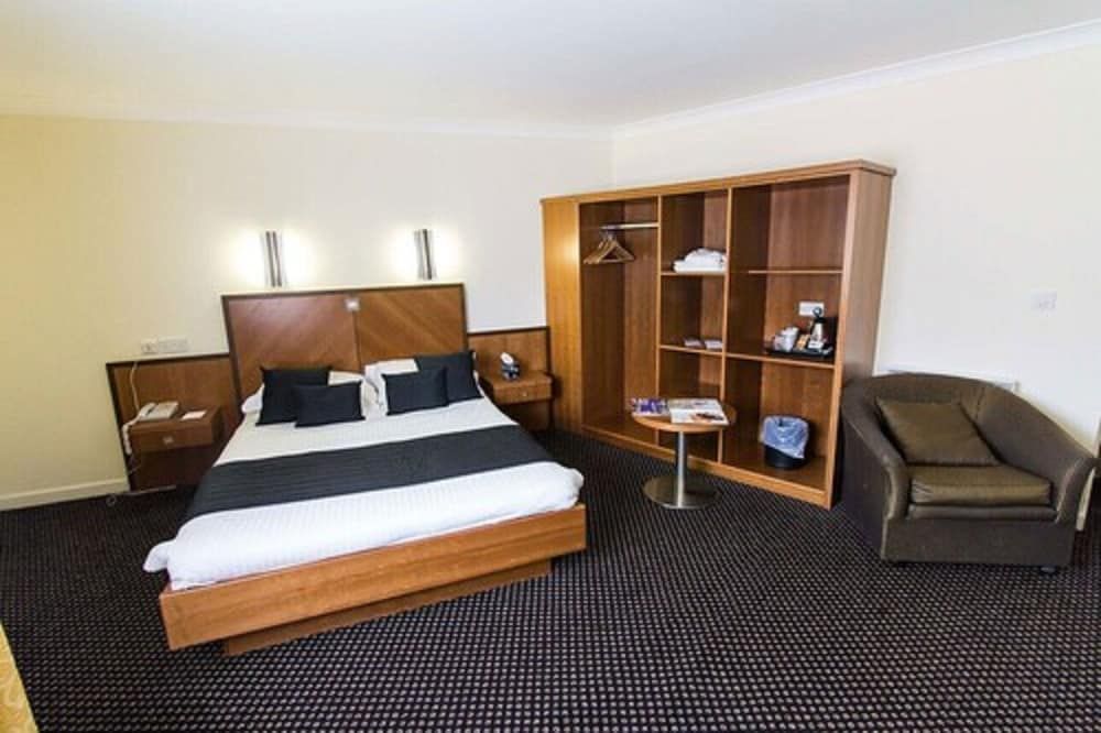 Padbrook Park Superior Double Room 2