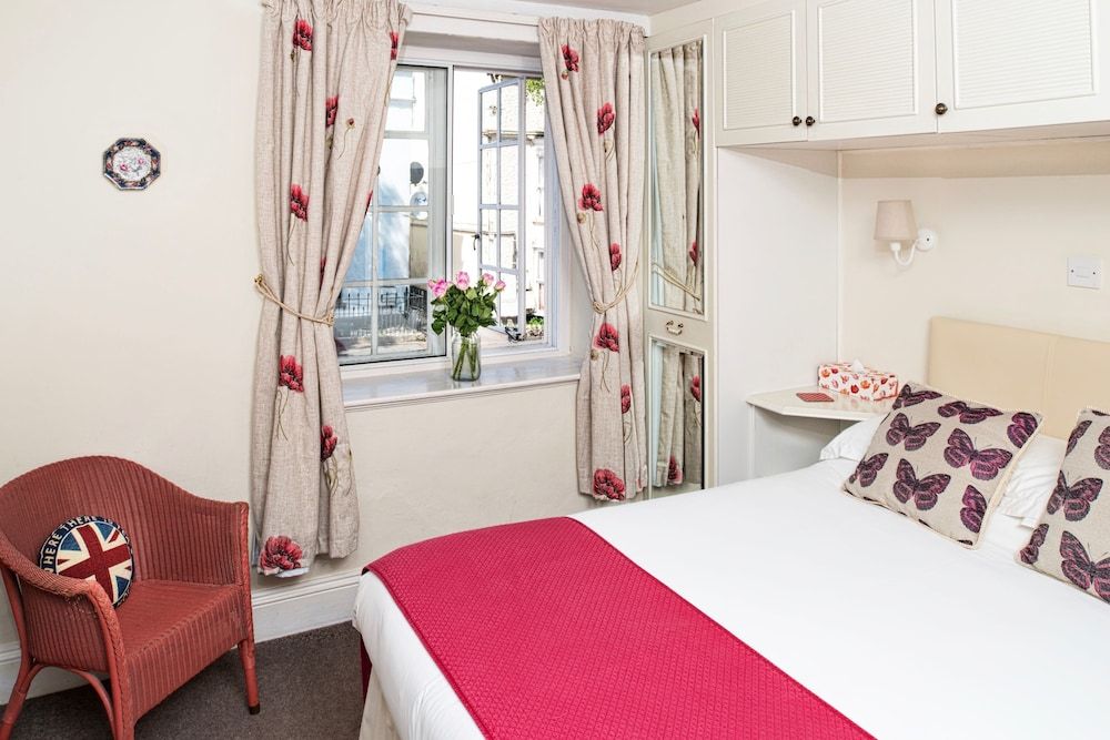 Ammonite Lodge Guest House Double Room, Ensuite 3