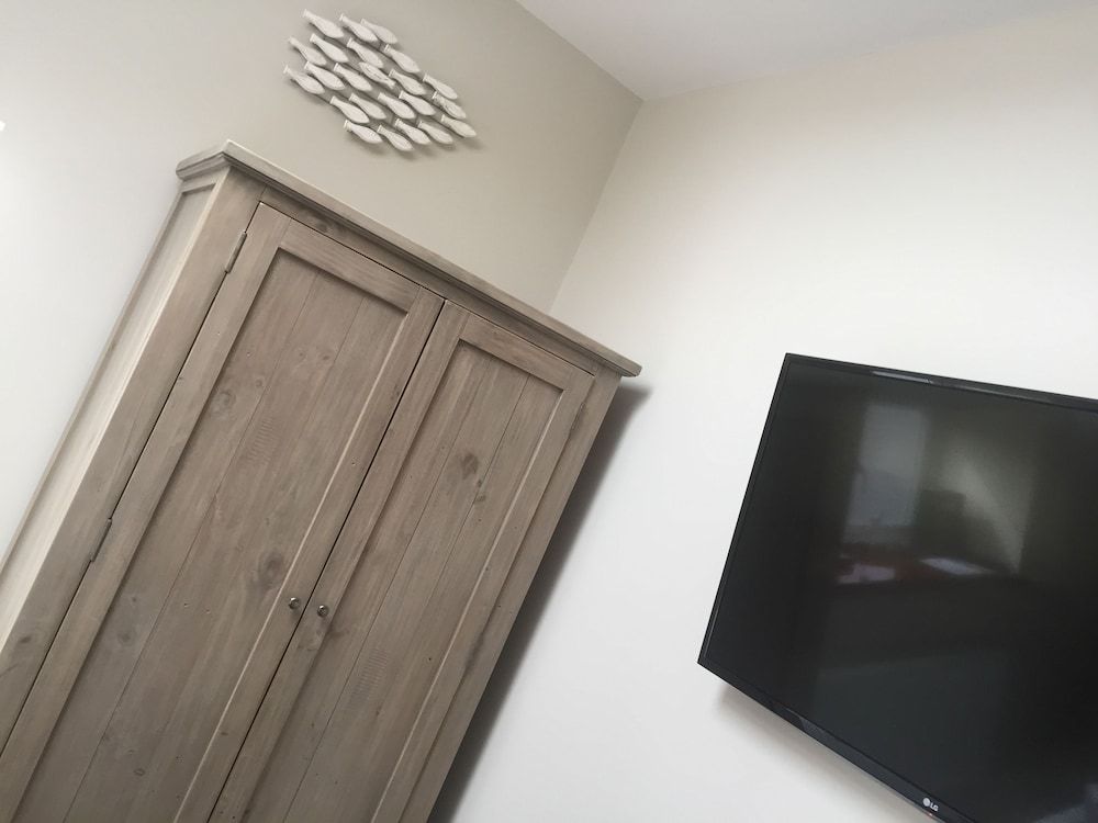 The Waterfront Inn Deluxe Double Room, 1 King Bed 13