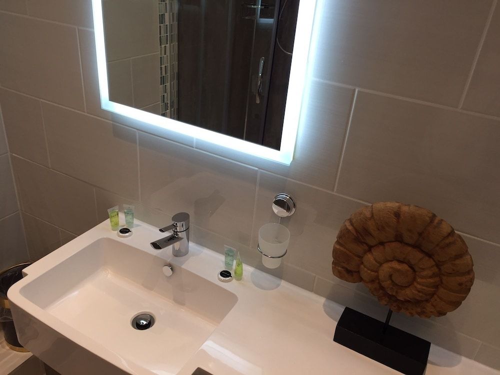 The Waterfront Inn Double Room, 1 King Bed 11