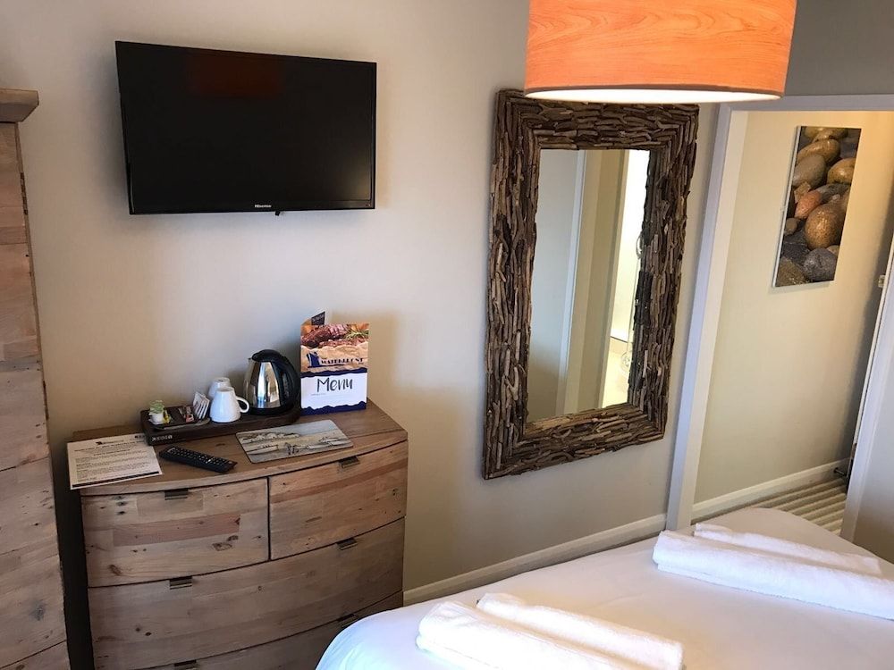 The Waterfront Inn Double Room, 1 King Bed 13