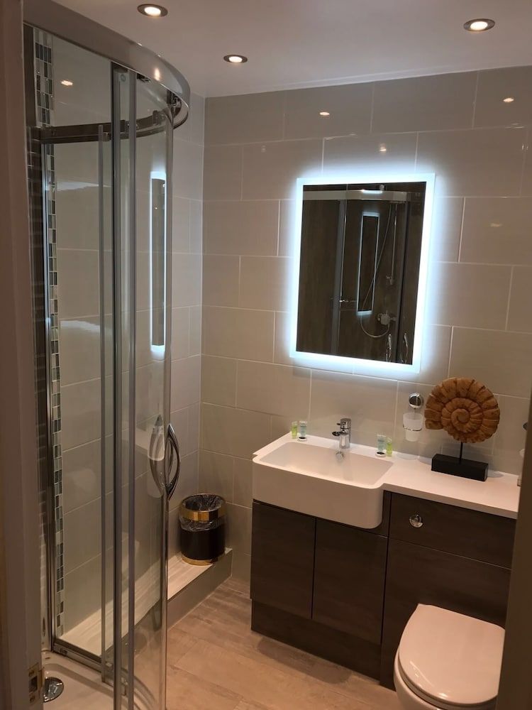 The Waterfront Inn Double Room, 1 King Bed 10