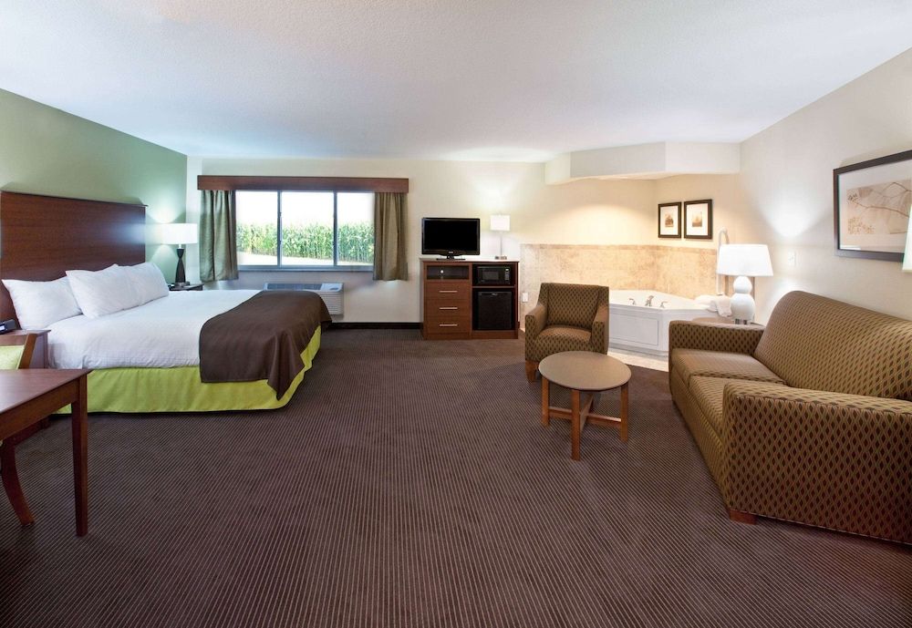 Deluxe Studio Suite, 1 King Bed, Non Smoking