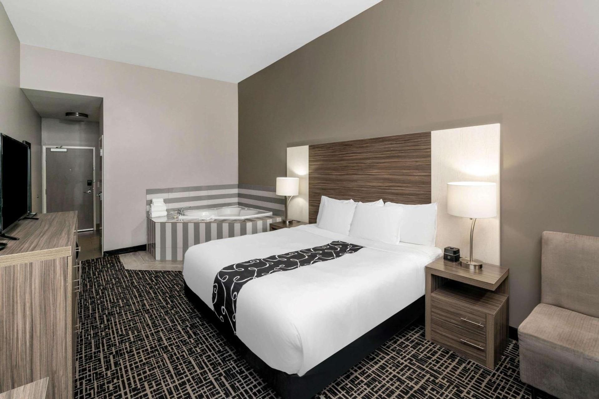 1 King Bed, Hot tub, Non-smoking