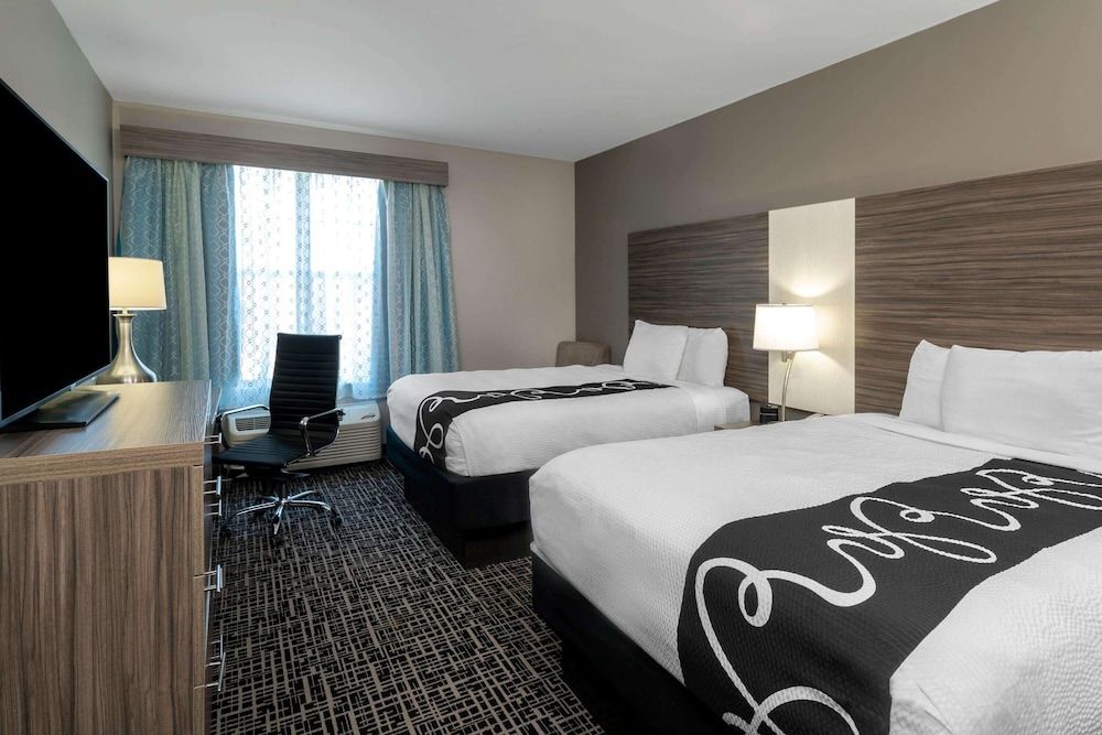 La Quinta Inn & Suites by Wyndham Forsyth Suite, Multiple Beds, Non Smoking