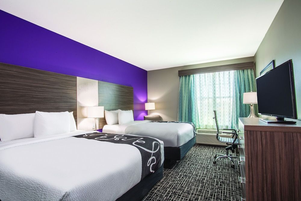 La Quinta Inn & Suites by Wyndham Forsyth Room, 2 Queen Beds, Non Smoking 2