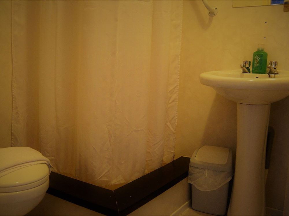 The Oak Lea Hotel Standard Double Room, Ensuite 4