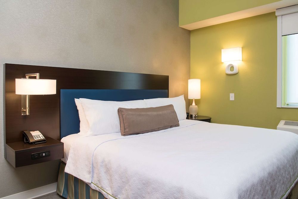 Studio, 1 King Bed with Sofa bed, Accessible, Bathtub (Mobility & Hearing)