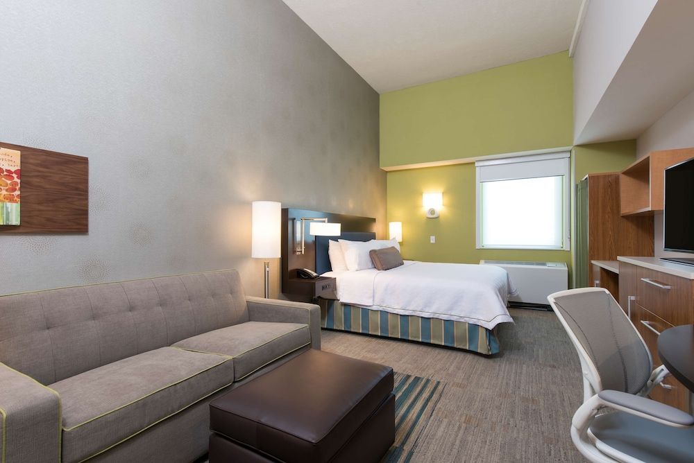 Studio Suite, 1 King Bed with Sofa bed, Non Smoking