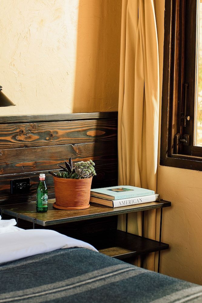 Pioneertown Motel Room, 2 Twin Beds, Mountain View 5