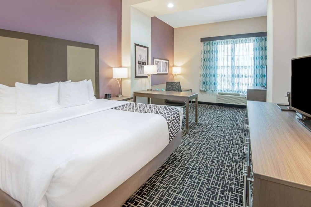 Room, 1 King Bed, Accessible, Non Smoking (Mobility Access, Bathtub w/ Grab Bar)