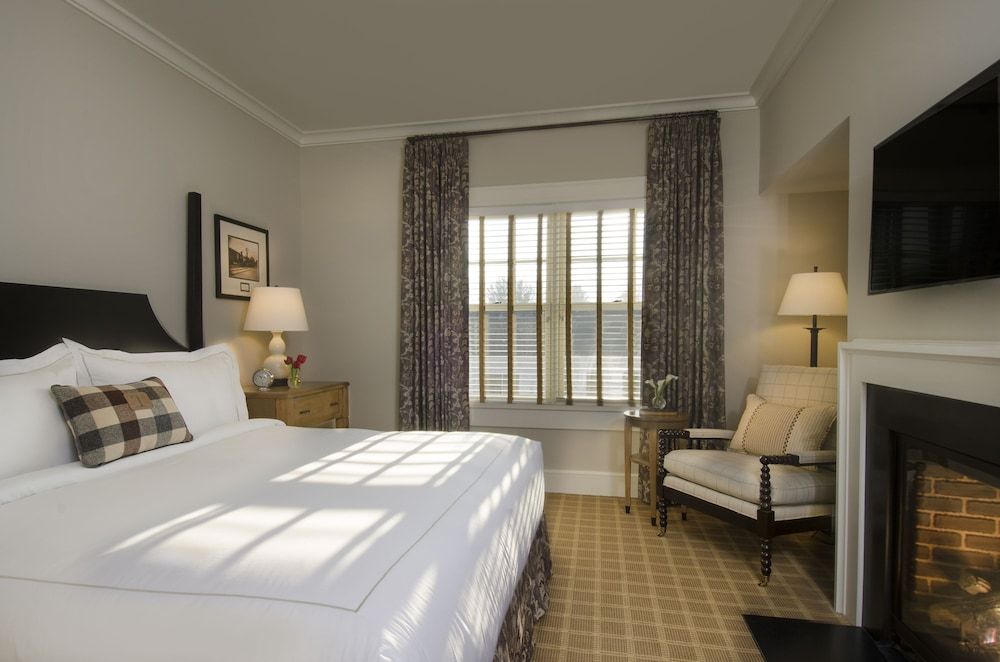 Room, 1 King Bed, Mobility Accessible (Roll-In Shower)