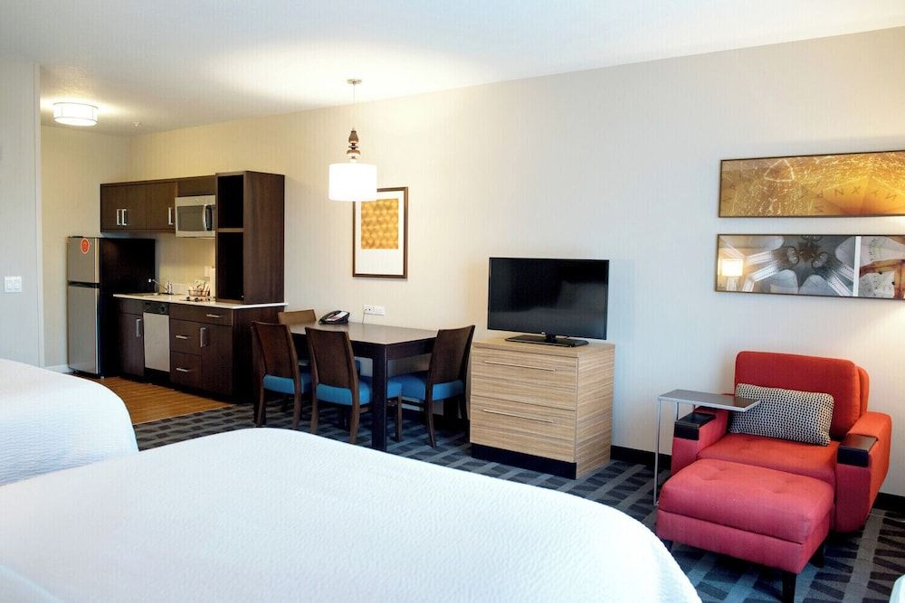 Studio, 2 Queen Beds (Mobility Accessible, Roll-In Shower)