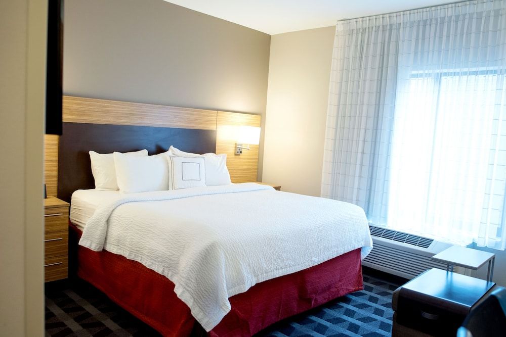 Studio, 1 King Bed with Sofa bed (Hearing Accessible)