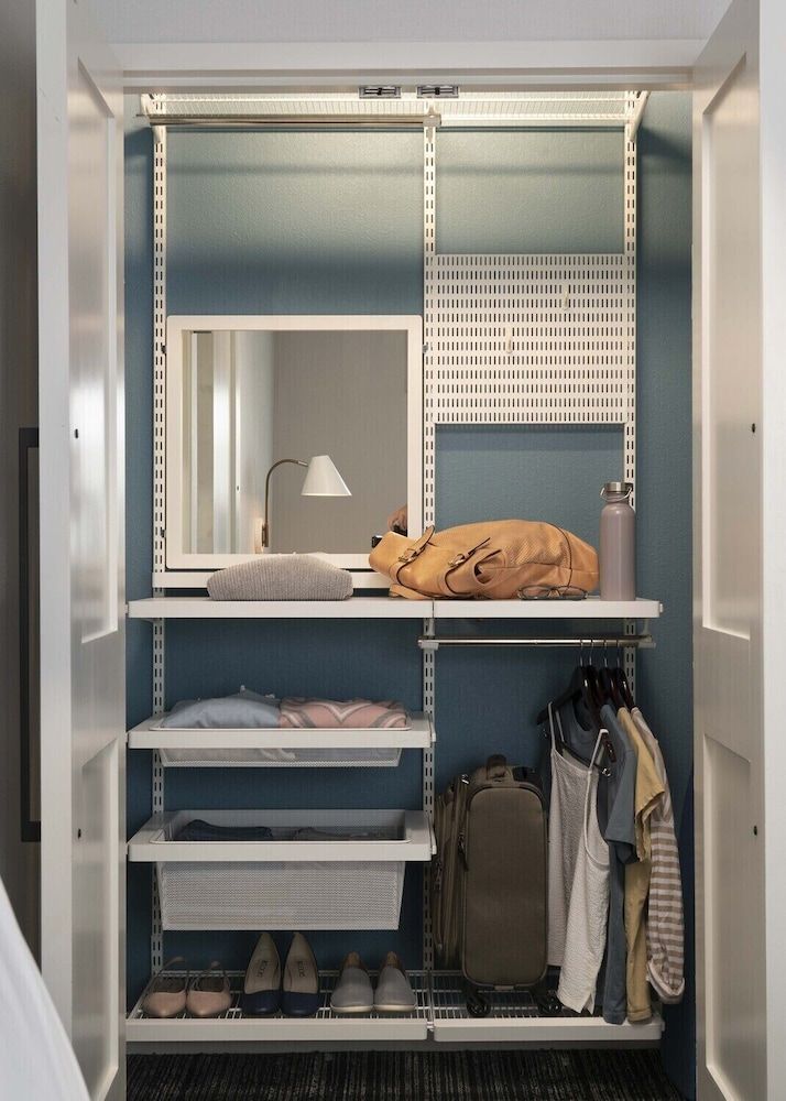 Studio, 1 King Bed with Sofa bed (Hearing Accessible)