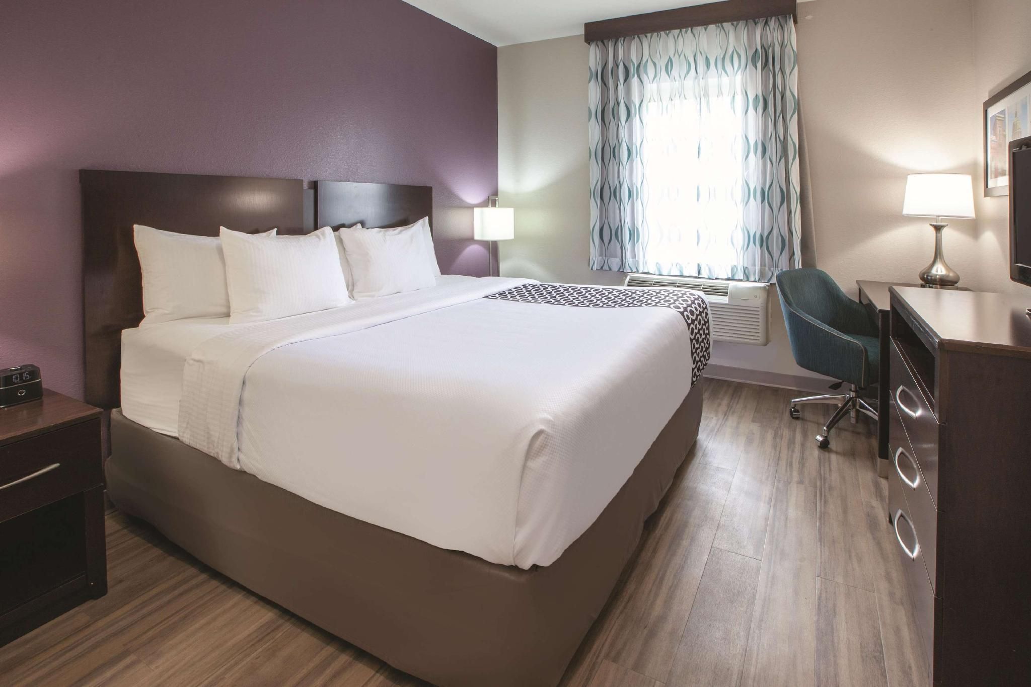 1 King Bed Non Smoking