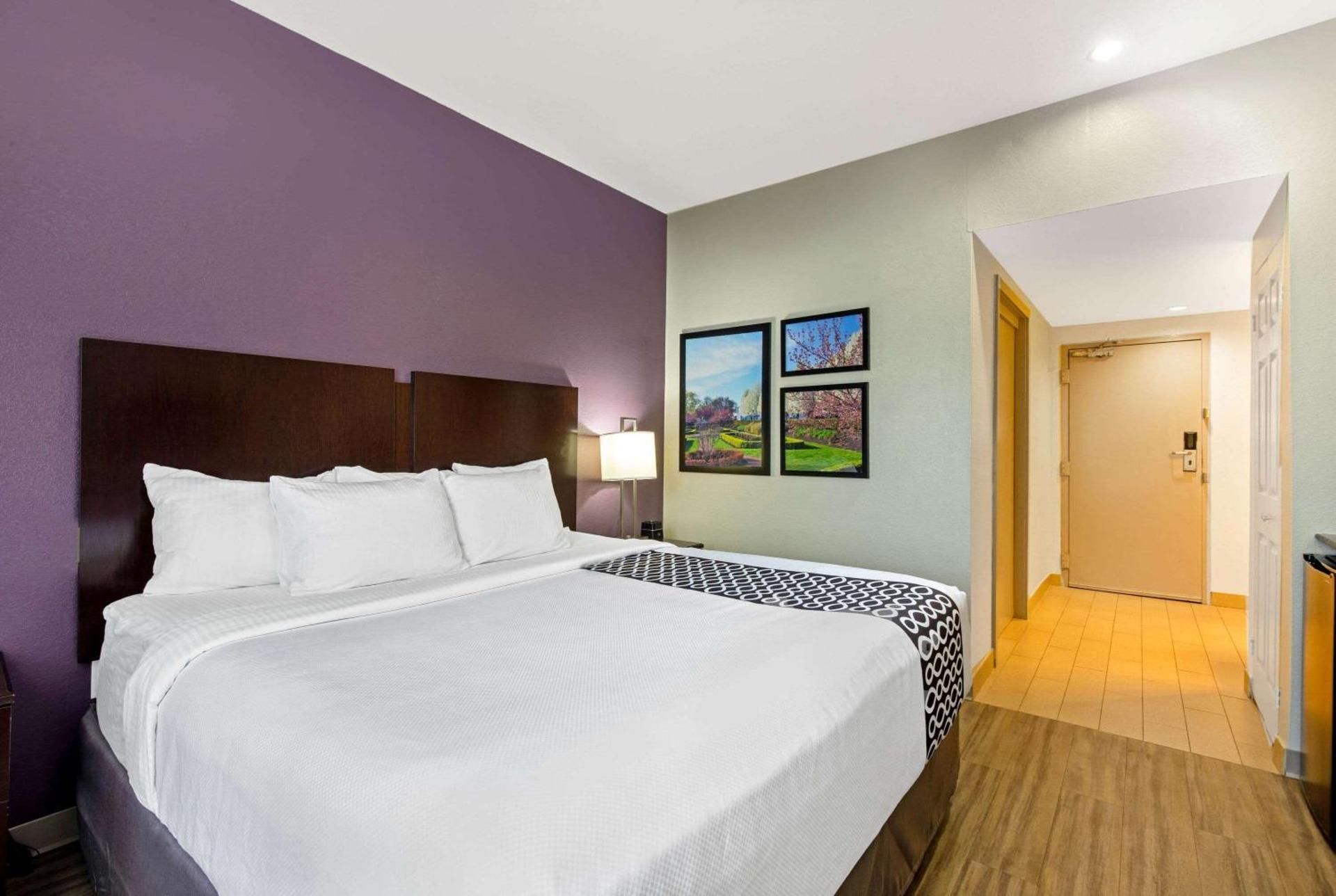 1 King Bed, Mobility/Hearing Impaired Accessible Room, Non-Smoking
