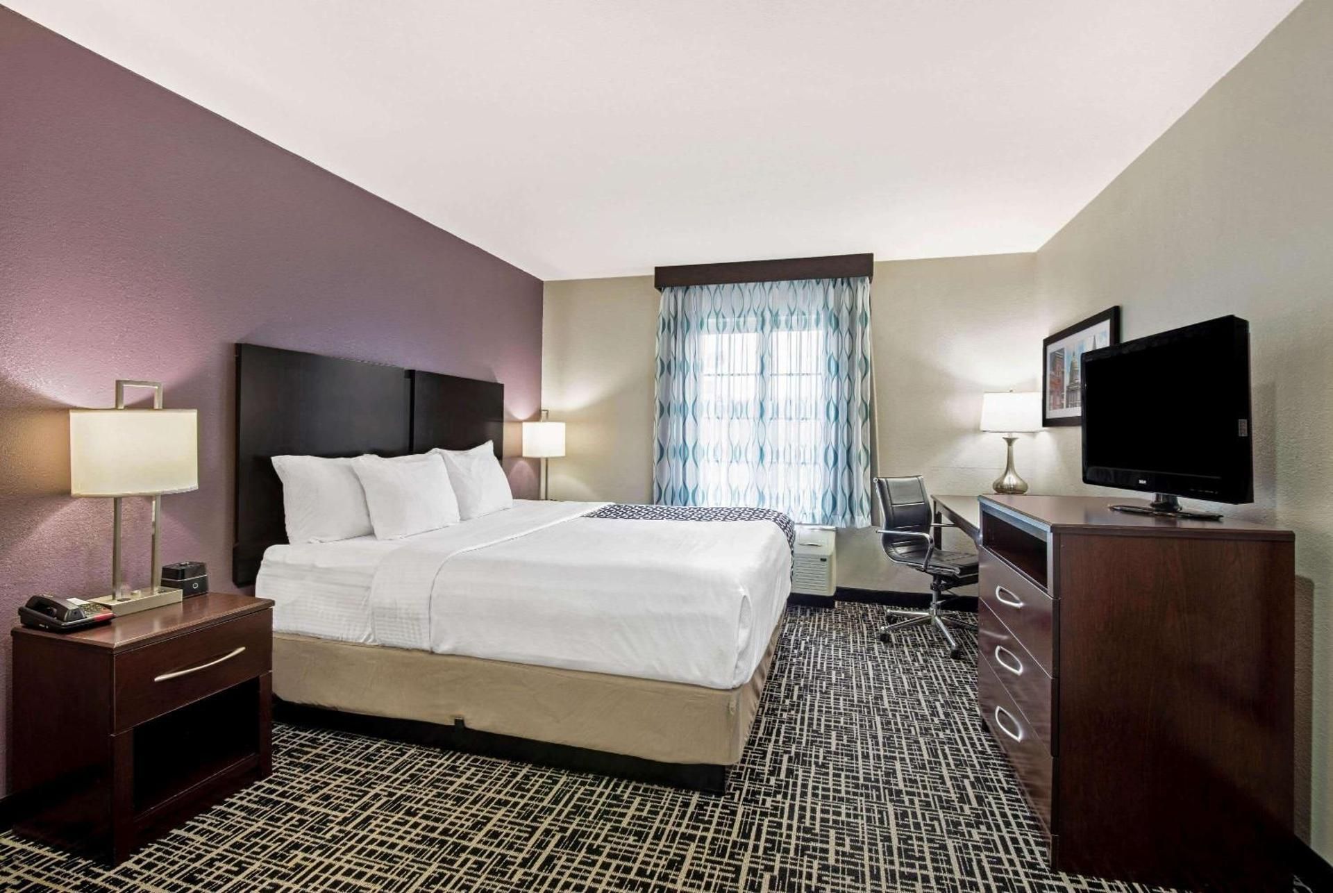 1 King Bed Non Smoking