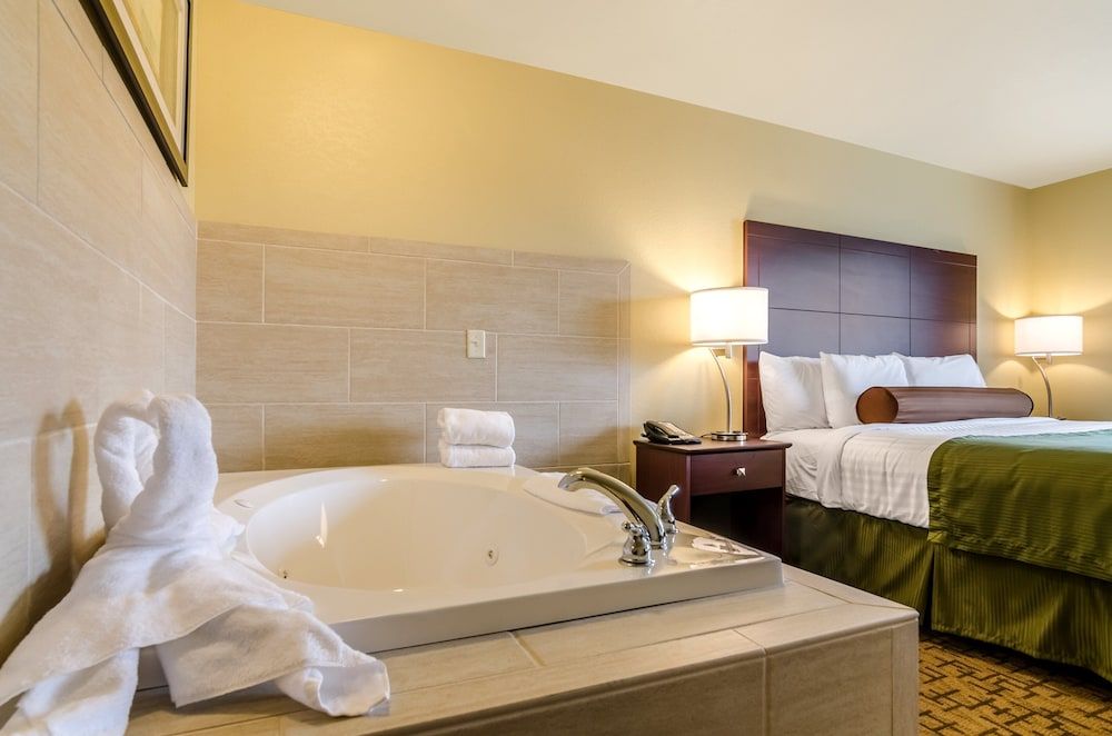 Suite, 1 King Bed, Non Smoking
