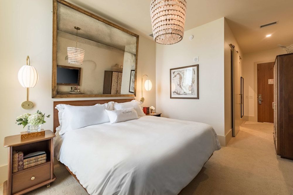 The Dewberry Charleston Signature King 2