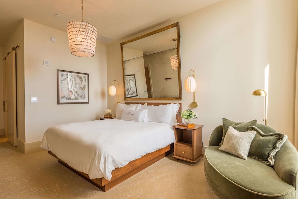 The Dewberry Charleston Signature King