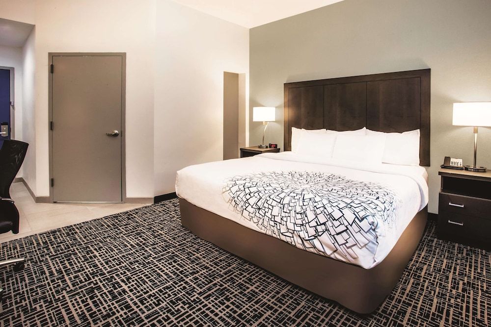 Deluxe Room, 1 King Bed, Accessible, Non Smoking (Mobility Accessible)
