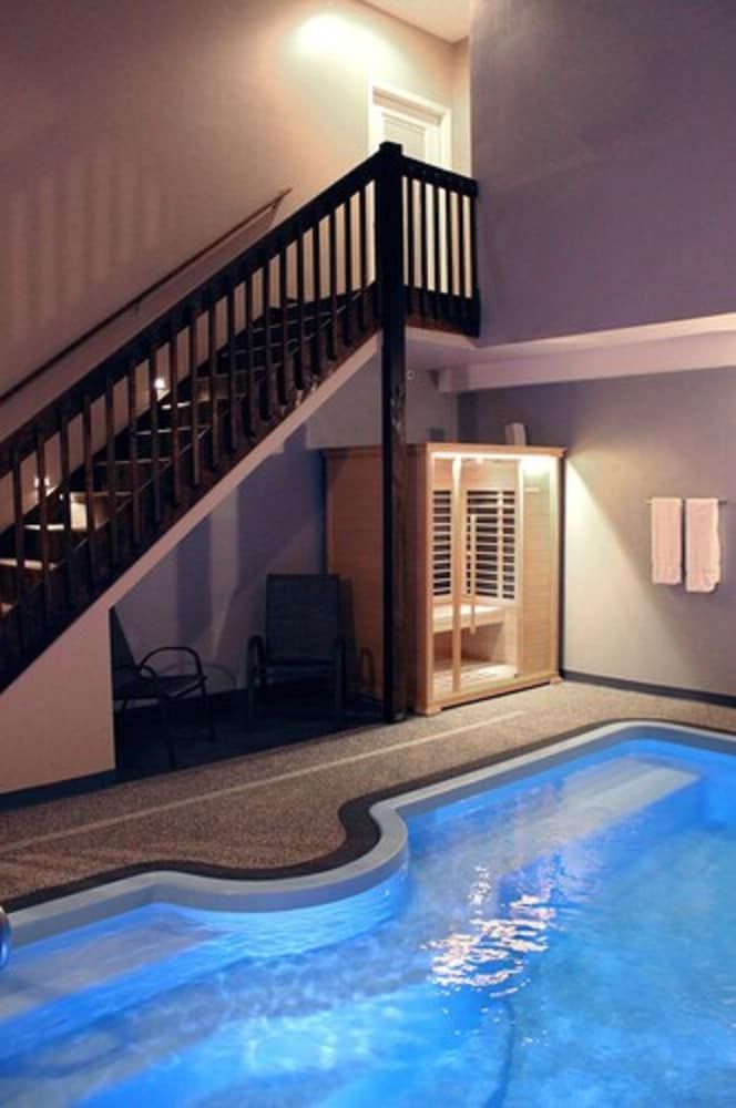 Grand Royal Pool Suite