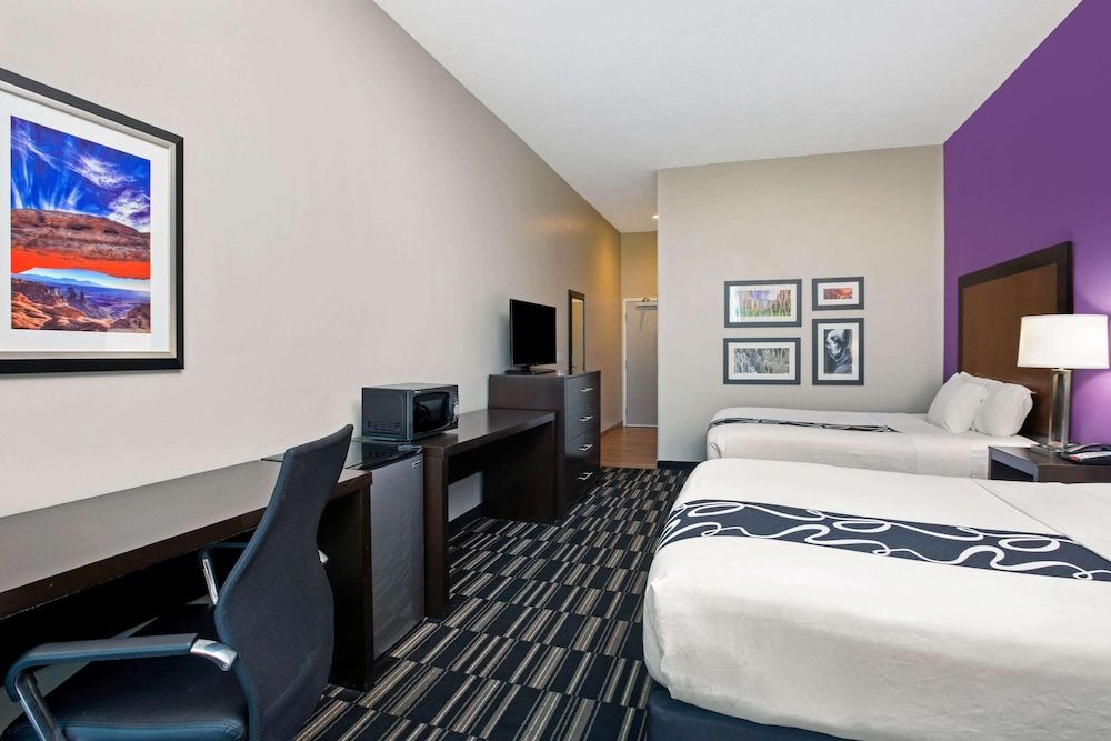 Room, 2 Queen Beds, Accessible, City View (Mobility Accessible)
