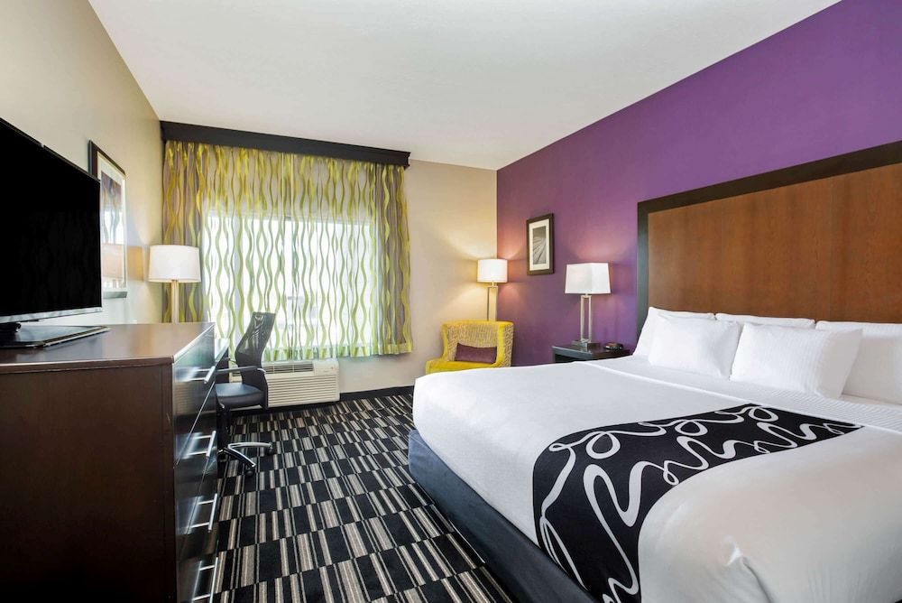 Room, 1 King Bed, Accessible, Mountain View (Mobility/Hearing Impaired Accessible)