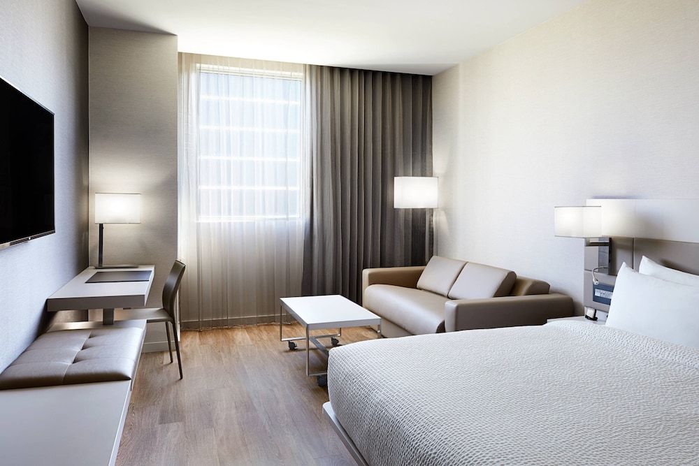 undefined AC Hotel by Marriott Miami Aventura 4