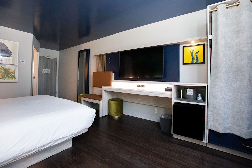 Deluxe Room, 1 King Bed, Non Smoking