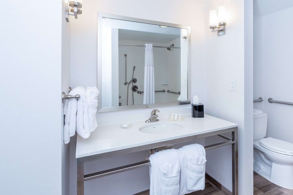 Suite, 1 King Bed, Accessible, Non Smoking (Roll In Shower)
