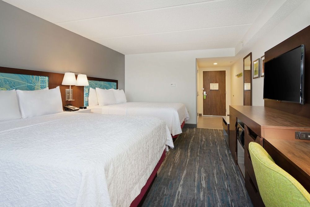 undefined Hampton Inn & Suites Orlando Intl Dr N 9