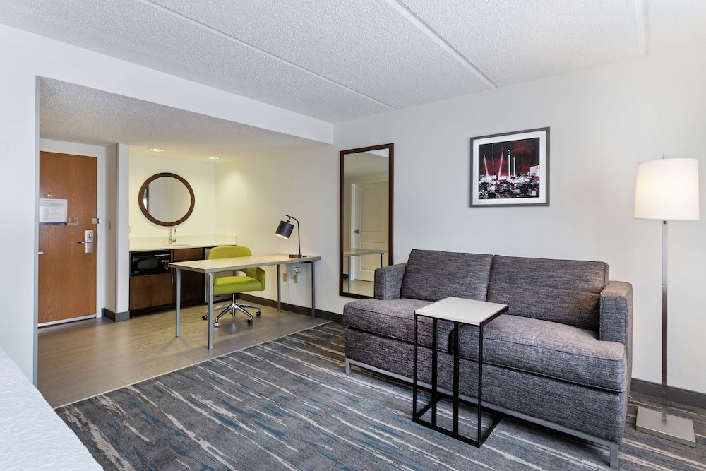 undefined Hampton Inn & Suites Orlando Intl Dr N 4